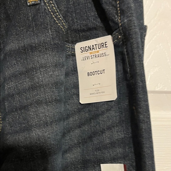 Signature by Levi Strauss Dark Wash Relaxed Jeans - Picture 4 of 9